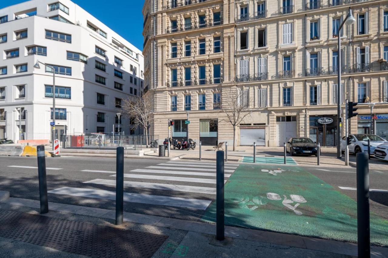 A 50m Et Face A La Mer, Proche Vieux Port -4 A 5 Pers - Classe 4 Etoiles - 80m2 * Marseilles