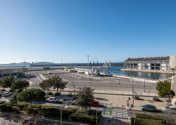A 50M Et Face A La Mer, Proche Vieux Port -4 A 5 Pers - Classe 4 Etoiles - 80M2