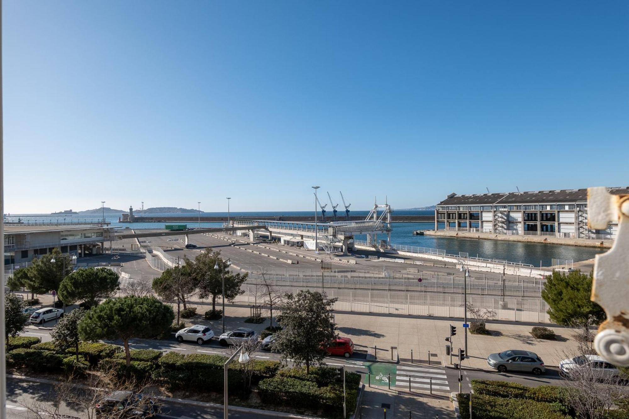 A 50m Et Face A La Mer, Proche Vieux Port -4 A 5 Pers - Classe 4 Etoiles - 80m2 Apartment *