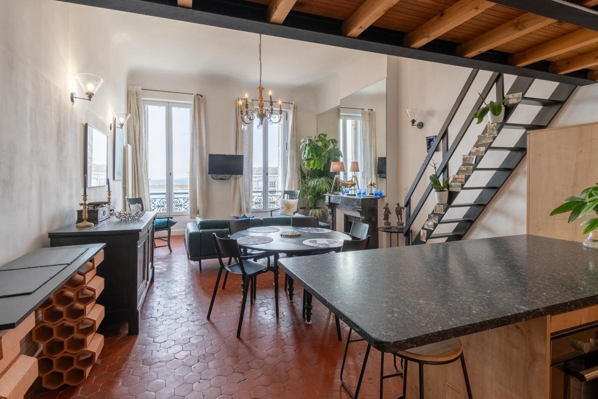 A 50m Et Face A La Mer, Proche Vieux Port -4 A 5 Pers - Classe 4 Etoiles - 80m2